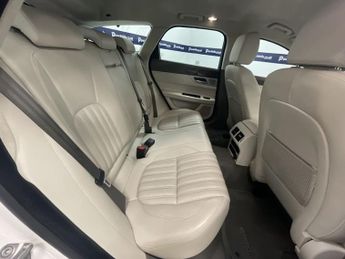 JAGUAR XF 2.0i Portfolio GPF Sportbrake 5dr Petrol Auto Euro 6 (s/s) (250 