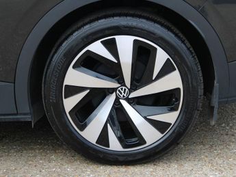 VOLKSWAGEN ID.4 Pro Performance 77kWh 1ST Edition SUV 5dr Electric Auto (204 ps)