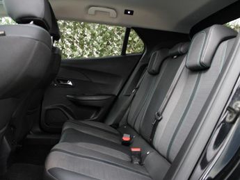 PEUGEOT E-2008 50kWh Allure Premium SUV 5dr Electric Auto (136 ps)