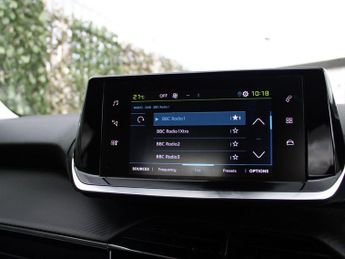 PEUGEOT E-2008 50kWh Allure Premium SUV 5dr Electric Auto (136 ps)