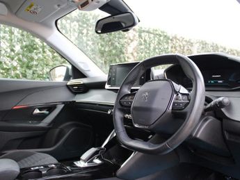 PEUGEOT E-2008 50kWh Active Premium SUV 5dr Electric Auto (136 ps)