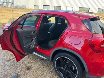 MERCEDES-BENZ GLA 1.6 GLA200 AMG Line (Premium) SUV 5dr Petrol 7G-DCT Euro 6 (s/s)