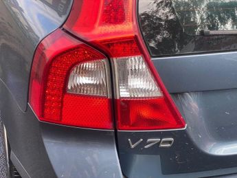 VOLVO V70 2.4 D5 SE Lux Estate 5dr Diesel Geartronic Euro 5 (215 ps)