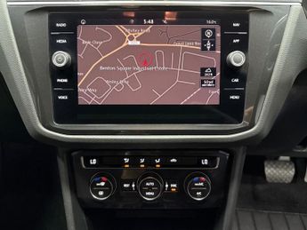 VOLKSWAGEN TIGUAN 2.0 TDI SE Navigation SUV 5dr Diesel DSG Euro 6 (s/s) (150 ps)