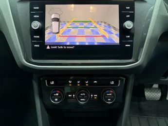 VOLKSWAGEN TIGUAN 2.0 TDI SE Navigation SUV 5dr Diesel DSG Euro 6 (s/s) (150 ps)