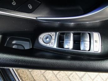 MERCEDES-BENZ E-CLASS 2.0 E220d SE Saloon 4dr Diesel G-Tronic+ Euro 6 (s/s) (194 ps)