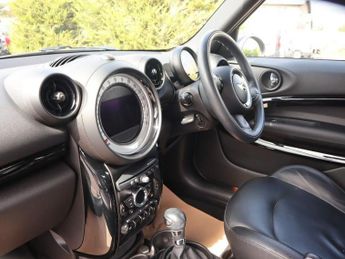 MINI COOPER 2.0 Cooper D SUV 3dr Diesel Auto Euro 5 (112 ps)