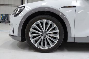 AUDI E-TRON 55 SUV 5dr Electric Auto quattro 95kWh (408 ps) Touchscreen, And