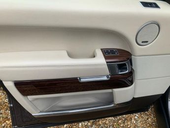 LAND ROVER RANGE ROVER 4.4 SDV8 AUTOBIOGRAPHY 5d 339 BHP