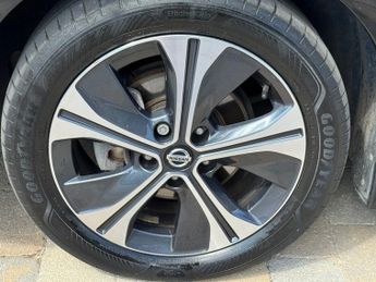 NISSAN LEAF 40kWh N-Connecta Hatchback 5dr Electric Auto (150 ps)