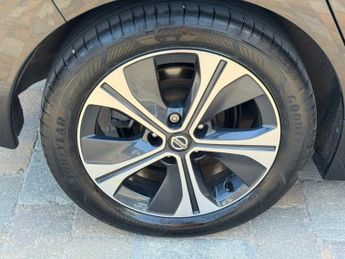 NISSAN LEAF 40kWh N-Connecta Hatchback 5dr Electric Auto (150 ps)