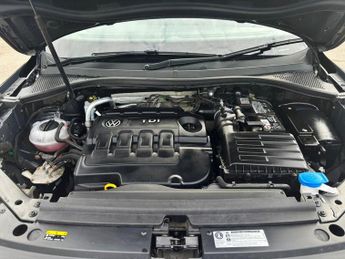 VOLKSWAGEN TIGUAN 2.0 TDI BlueMotion Tech SE Navigation SUV 5dr Diesel Manual Euro
