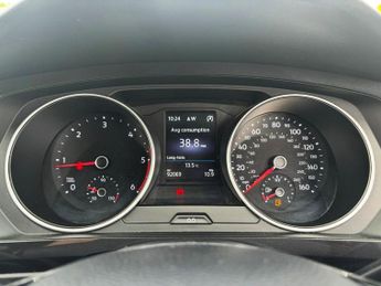 VOLKSWAGEN TIGUAN 2.0 TDI BlueMotion Tech SE Navigation SUV 5dr Diesel Manual Euro