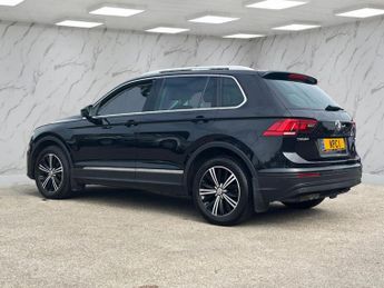 VOLKSWAGEN TIGUAN 2.0 TDI BlueMotion Tech SE Navigation SUV 5dr Diesel Manual Euro
