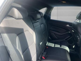 MERCEDES-BENZ B-CLASS Electric Art MPV 5dr Electric Auto (179 ps)