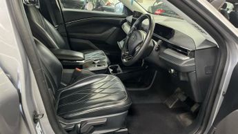 FORD MUSTANG MACH-E Standard Range 70kWh SUV 5dr Electric Automatic (269 ps)