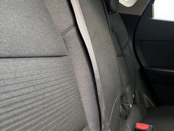 RENAULT CAPTUR 1.3 TCe Iconic SUV 5dr Petrol EDC Euro 6 (s/s) (140 ps)