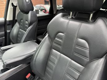 LAND ROVER RANGE ROVER SPORT 3.0 SD V6 Autobiography Dynamic SUV 5dr Diesel Auto 4WD Euro 6 (