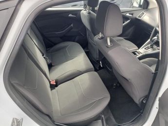 FORD FOCUS 1.6 Zetec Hatchback 5dr Petrol Powershift Euro 6 (125 ps)