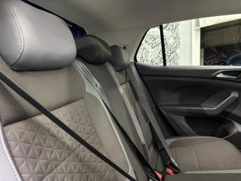 VOLKSWAGEN T-CROSS 1.0 TSI SEL SUV 5dr Petrol DSG Euro 6 (s/s) (110 ps)