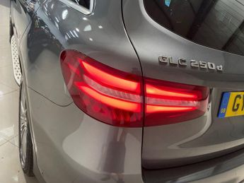 MERCEDES-BENZ GLC 2.1 GLC250d AMG Line (Premium Plus) SUV 5dr Diesel G-Tronic 4MAT