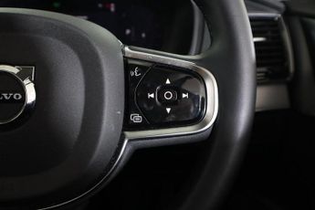 VOLVO XC90 2.0 B5 MHEV Plus Auto 4WD Euro 6 (s/s) 5dr