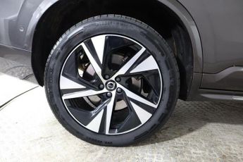 VOLVO XC90 2.0 B5 MHEV Plus Auto 4WD Euro 6 (s/s) 5dr