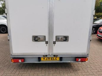 PEUGEOT BOXER 2.0 BlueHDi 335 Built for Business Luton 3dr Diesel Manual L4 Eu