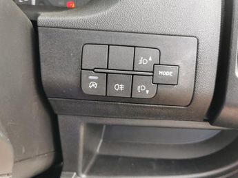 PEUGEOT BOXER 2.0 BlueHDi 335 Built for Business Luton 3dr Diesel Manual L4 Eu