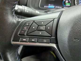 NISSAN LEAF 40kWh N-Connecta Hatchback 5dr Electric Auto (150 ps)