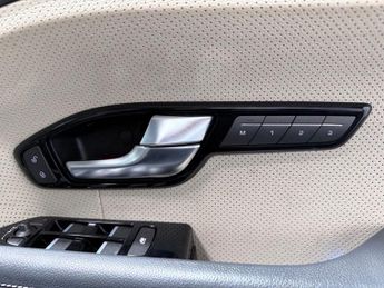 LAND ROVER RANGE ROVER EVOQUE 2.2 SD4 Dynamic SUV 5dr Diesel Auto 4WD Euro 5 (s/s) (190 ps)