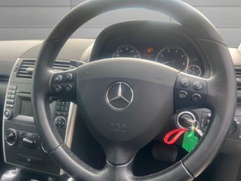 MERCEDES-BENZ A-CLASS 1.7 A180 Avantgarde SE Hatchback 5dr Petrol CVT (166 g/km, 116 b