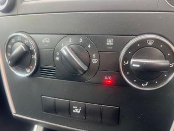 MERCEDES-BENZ A-CLASS 1.7 A180 Avantgarde SE Hatchback 5dr Petrol CVT (166 g/km, 116 b