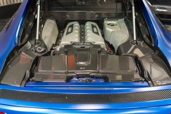 AUDI R8 5.2 FSI V10 Plus Coupe 2dr Petrol S Tronic quattro Euro 5 (550 p