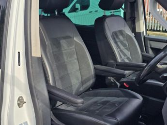 VOLKSWAGEN CARAVELLE 2.0 BiTDI BlueMotion Tech Generation Six MPV 5dr Diesel DSG Euro