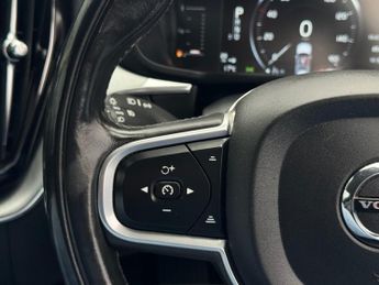 VOLVO XC60 2.0 D4 Momentum Pro SUV 5dr Diesel Auto AWD Euro 6 (s/s) (190 ps