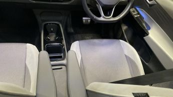 VOLKSWAGEN ID.3 Pro Performance 58kWh Family Hatchback 5dr Electric Auto (204 ps