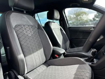 VOLKSWAGEN TIGUAN 1.5 TSI R-Line SUV 5dr Petrol DSG Euro 6 (s/s) (150 ps)