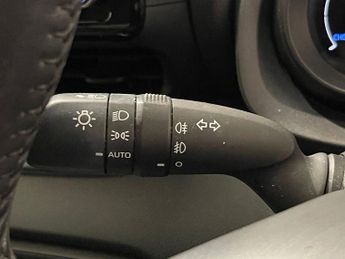 TOYOTA YARIS 1.5 VVT-h Design Hatchback 5dr Petrol Hybrid E-CVT Euro 6 (s/s) 