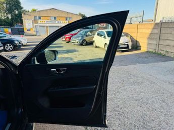 VOLVO XC60 2.0h T6 Recharge 11.6kWh Inscription Expression SUV 5dr Petrol P