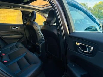 VOLVO XC60 2.0h T6 Recharge 11.6kWh Inscription Expression SUV 5dr Petrol P