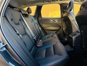 VOLVO XC60 2.0h T6 Recharge 11.6kWh Inscription Expression SUV 5dr Petrol P