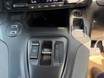 PEUGEOT e-Rifter 52kWh GT Standard MPV 5dr Electric Auto (7.4kW Charger) (136 ps)