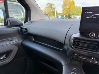 PEUGEOT e-Rifter 52kWh GT Standard MPV 5dr Electric Auto (7.4kW Charger) (136 ps)