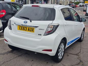 TOYOTA YARIS AUTOMATIC 1.5 VVT-h T4 Hatchback 5dr Petrol Hybrid CVT Euro 5 (1