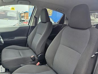 TOYOTA YARIS AUTOMATIC 1.5 VVT-h T4 Hatchback 5dr Petrol Hybrid CVT Euro 5 (1