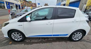 TOYOTA YARIS AUTOMATIC 1.5 VVT-h T4 Hatchback 5dr Petrol Hybrid CVT Euro 5 (1