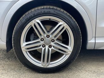 AUDI Q3 2.0 TDI S line Plus SUV 5dr Diesel S Tronic quattro Euro 6 (s/s)