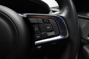 JAGUAR F-PACE 2.0 P250i R-Sport SUV 5dr Petrol Auto AWD Euro 6 (s/s) (250 ps)