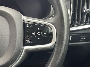 VOLVO V90 2.0 B4 MHEV Momentum Estate 5dr Diesel Hybrid Auto Euro 6 (s/s) 